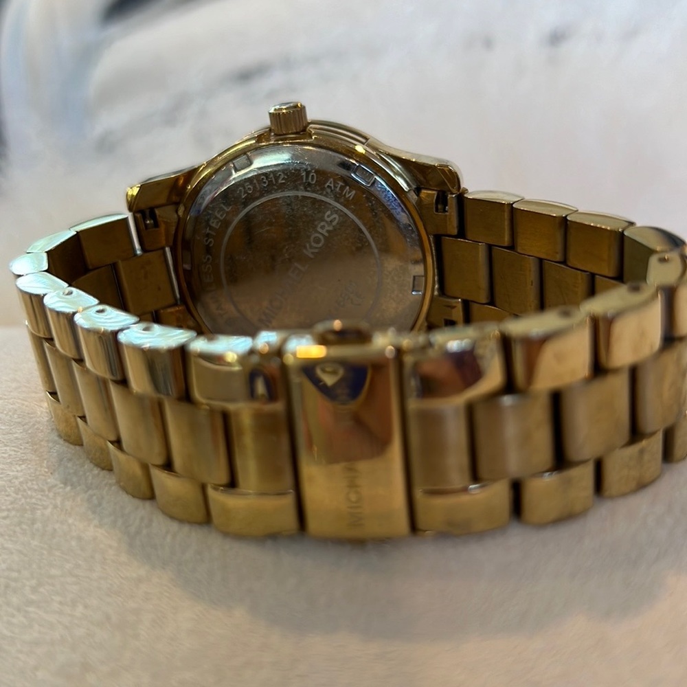 MK WATCH - Picture 3 of 4